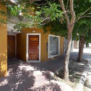 Encantador Duplex cerca de todo