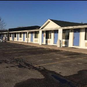 Travelodge by Wyndham Benton Harbor MI