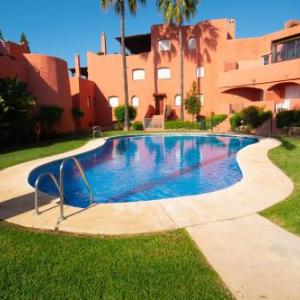 Beachfront apartment with terrace pool and tennis court in Costabella Marbella