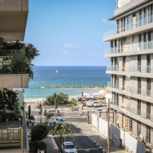 Mamad Chic 3BR Apt with Balcony Mamad