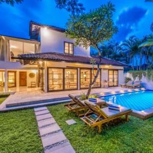 Villa Aurora - Private 6 BDR Villa in Seminyak prime Location Pool & Garden