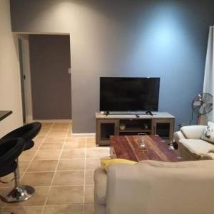 Modern Executive Unit
