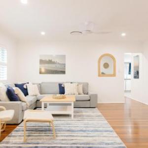 Moffat Beach Coastal Contemporary Unit A