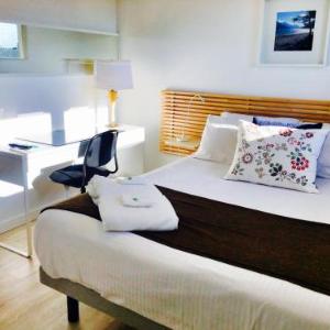 Hotels near Delta Bessborough Gardens - The Inn On College