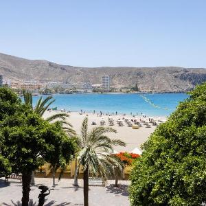 Seafront studio with beach view in the center of Los Cristianos