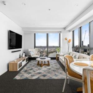 Stunning River View 2-Bed with Pool Sauna and Gym
