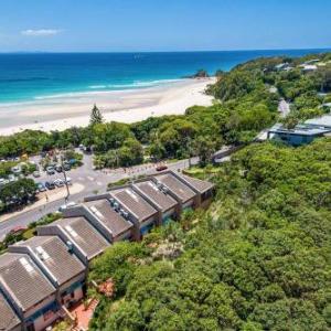 1 James Cook Apartments - Opposite Clarkes Beach