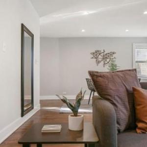 Lively 2BR Apartment Near the Beach and Park - Sheridan 1