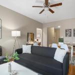 Perfect 3BR Apt in Chicago with WiFi & Laundry - Touhy 3N