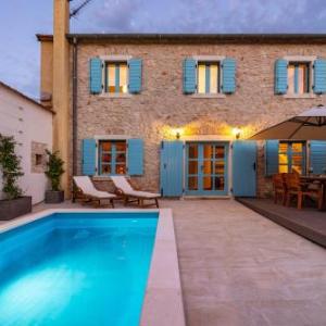 Hidden Gem holiday home with pool
