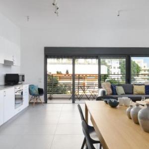 Mamad New Bright Balcony Near Beach By Feelhome