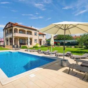 Holiday home Pula 65 with Outdoor Swimmingpool