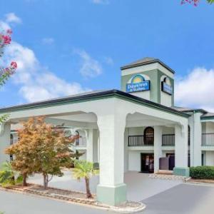 Days Inn & Suites by Wyndham Stockbridge South Atlanta