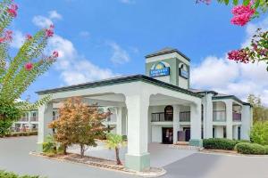 Days Inn & Suites by Wyndham Stockbridge South Atlanta, Stockbridge