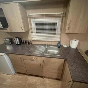Charming and peaceful 2-Bed Chalet in Hampshire