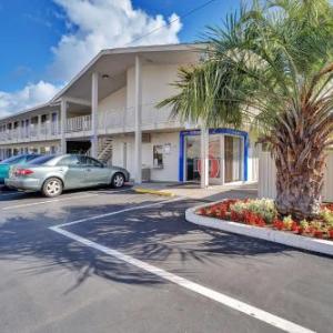 Luther Burbank Center for the Arts Hotels -  Park Inn by Radisson Santa Rosa South