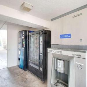 Hotels near Phoenix Municipal Stadium - Motel 6-Phoenix AZ - East