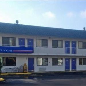 Motel 6-Russellville AR