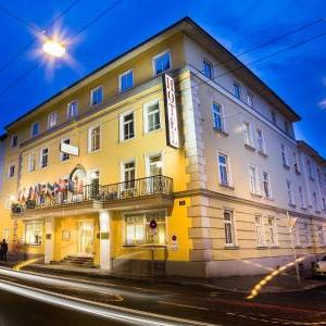 Hotels near Salzburgarena - Goldenes Theater Hotel Salzburg