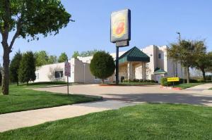Super 8 by Wyndham Garland/Rowlett/East Dallas area, Garland