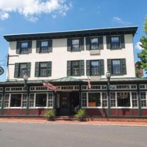 Hotels near Havana New Hope - Logan Inn