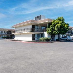 Hotels near Adventist Health Arena - Econo Lodge Stockton near I-5 Fairgrounds