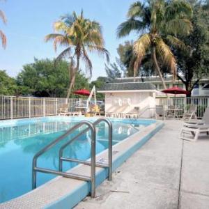 Hotels near OMNI Auditorium - Travelodge by Wyndham Pompano Beach