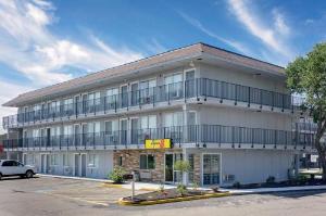 Super 8 by Wyndham Florence, Florence