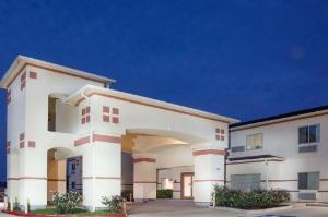 Super 8 by Wyndham Brenham TX, Brenham