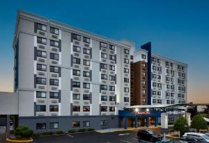 Holiday Inn Newark Airport, Newark