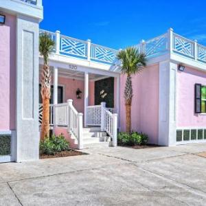 Hotels near Mardi Gras Galveston - The Oleander Hotel Room 8