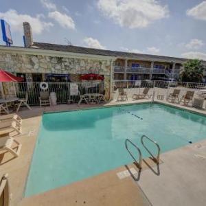 Motel 6-San Antonio TX - Northwest Medical Center