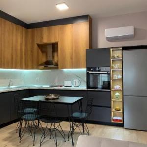 Lovely 1-bedroom Condo in Tirana WiFi-Netflix-AC