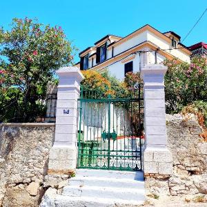 Casa Alisa ★ 4 BR with JacuzziTerrace & Parking ★
