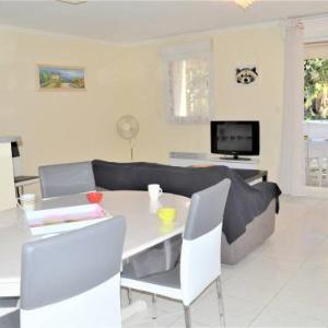 Appartement 2P avec Balcon Proche Centre et Plages - Parking Inclus Cavalaire - FR-1-226B-127