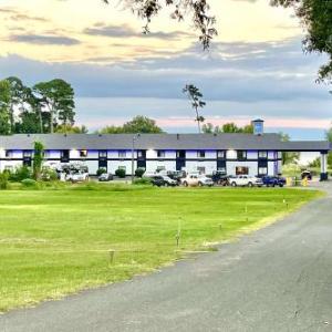 Rodeway Inn & Suites