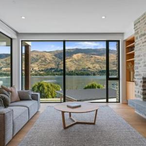 Lakeside Luxury 2 Bedroom Apartment