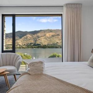 Lakeside Luxury Studio Apartment