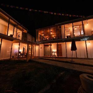 Gutur Glasswood Hostel - Outdoor Community Loft