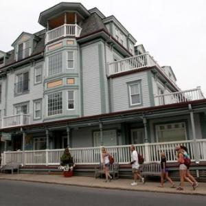 Hotels near Martha's Vineyard Performing Arts Center - Mansion House Inn