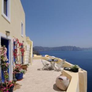 Ilivatos - Elegant Villa on the Caldera's Edge
