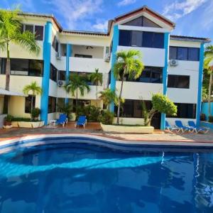 Full size 2 bedrooom 2 bath condo split