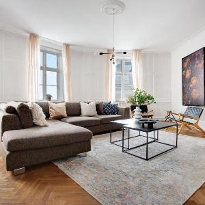 Sanders 5-bedroom professionally serviced apartment with a central location
