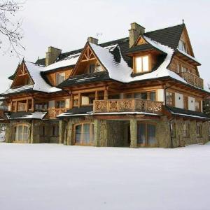Cozy Apartment in Kościelisko with Mountain View