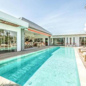 Dreamy 5 BR Villa 200m to Berawa Beach
