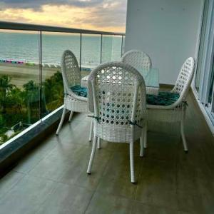 Hermoso apartamento con vista al mar y salida directa a la playa