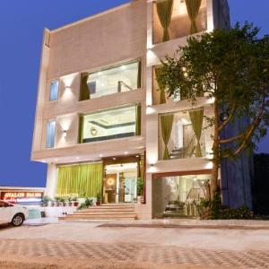 Hotel Avalon Palms Agra