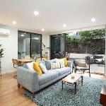 Huge 3 Bed Camperdown Garden Apt w Parking Aircon