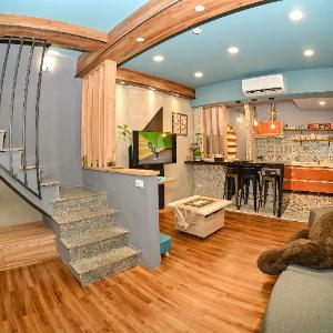 Friends & Family Group Travel Homestay for 12-14 People