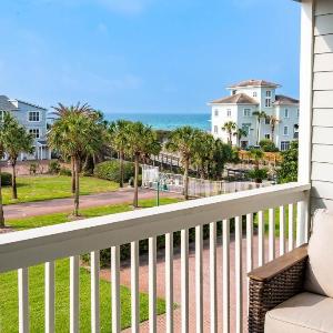 Steps to Beach Community Pool Beach View Luxury